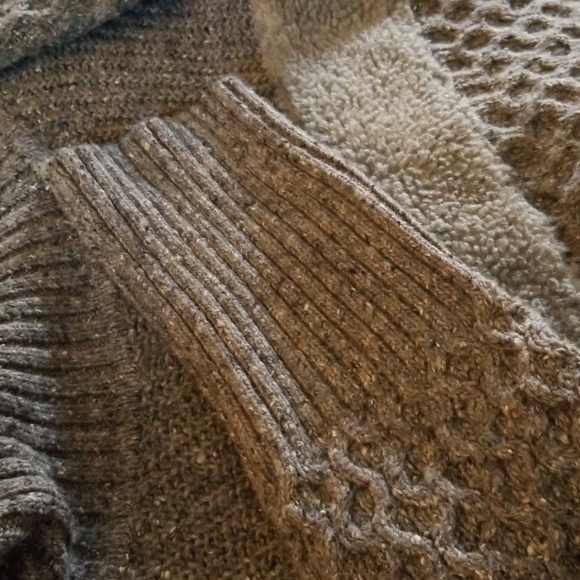 Turtle neck sweater - Picture 3 of 3